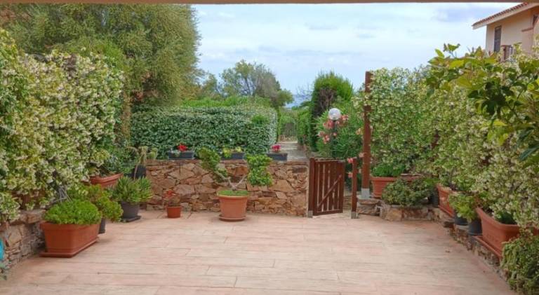 Vacation home with yard, terrace & barbecue — photo 5