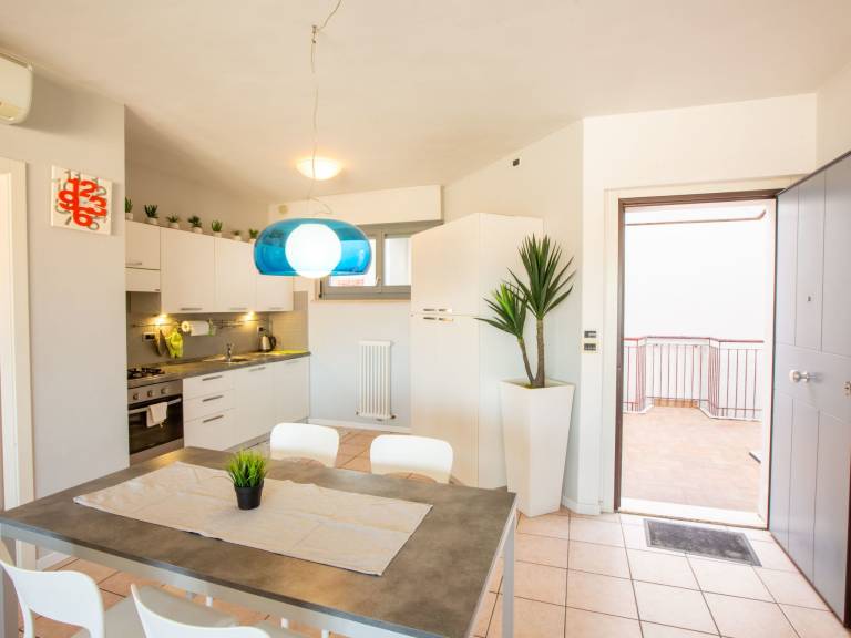 Holiday apartment with terrace & grill — photo 3