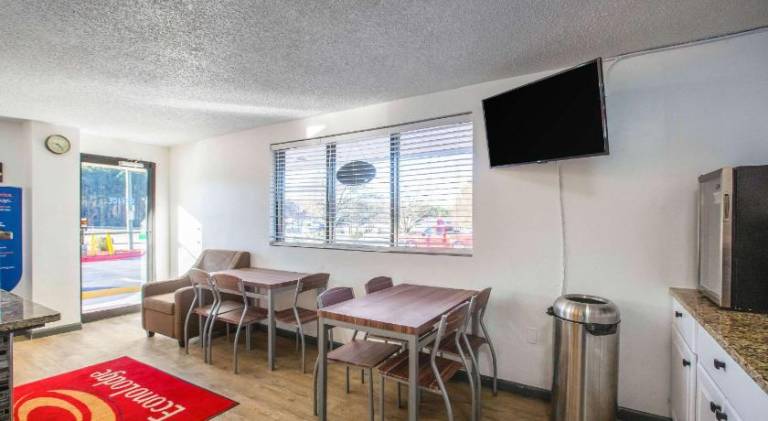 Econo Lodge Lithonia - Atlanta East — photo 4