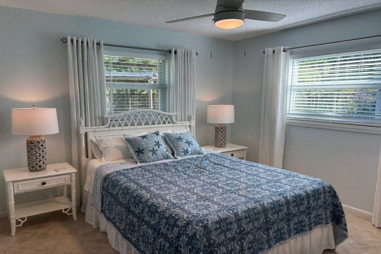Stuart Cottage II Pet Friendly, Remodeled, close to beach and quaint downtown — photo 4