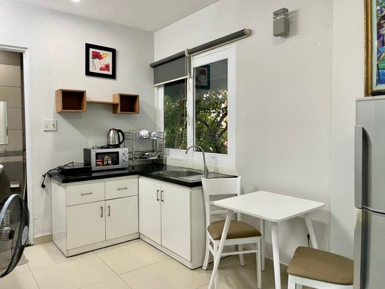Rental apartment with yard — photo 3