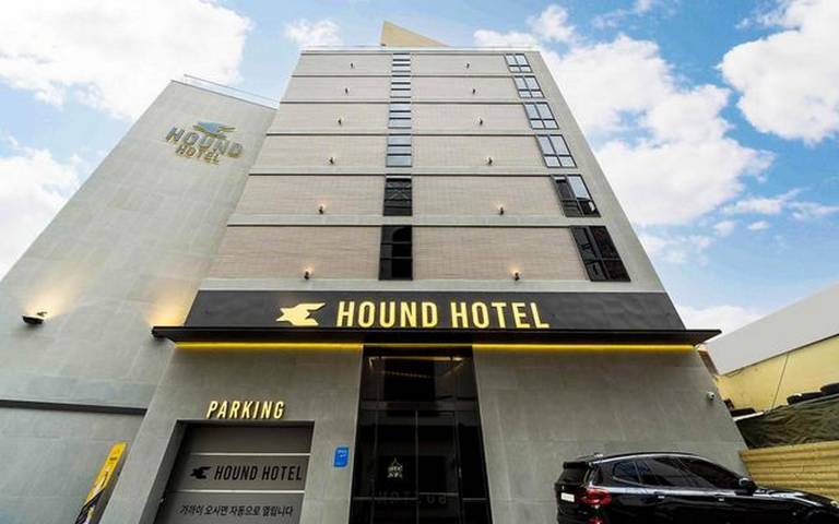Dongnae Hound Hotel Sajikminam station
