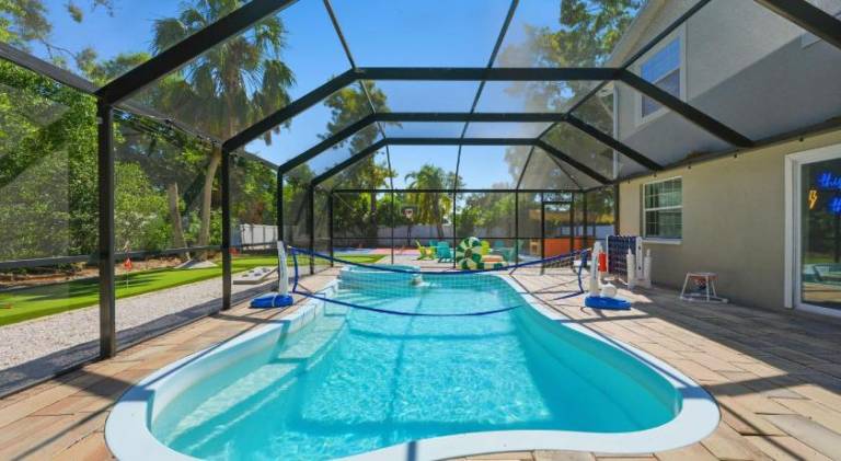 House with pool — photo 4