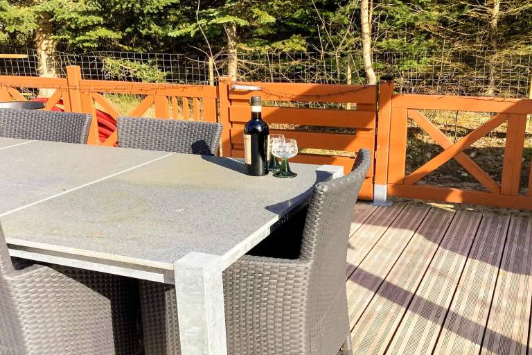 Fully equipped vacation home with yard, patio & grill | Pets allowed — photo 4