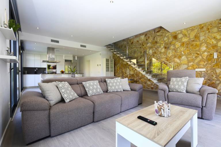 Villa with yard, private pool & terrace — photo 4
