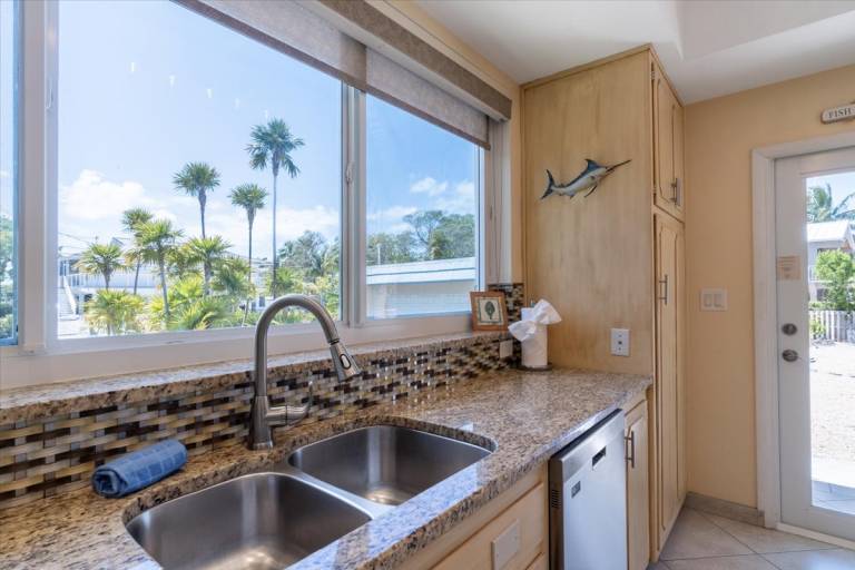 Blue Marlin House Waterfront Pool Home, Steps from the Beach, Hot Tub, 210' Dock — photo 4