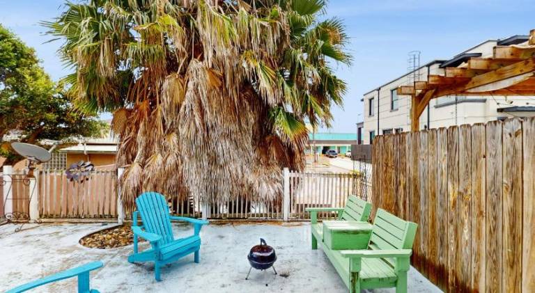 House | Beach nearby | Pets allowed — photo 5