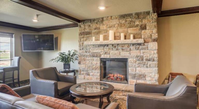 Cobblestone Inn and Suites Altamont — photo 4