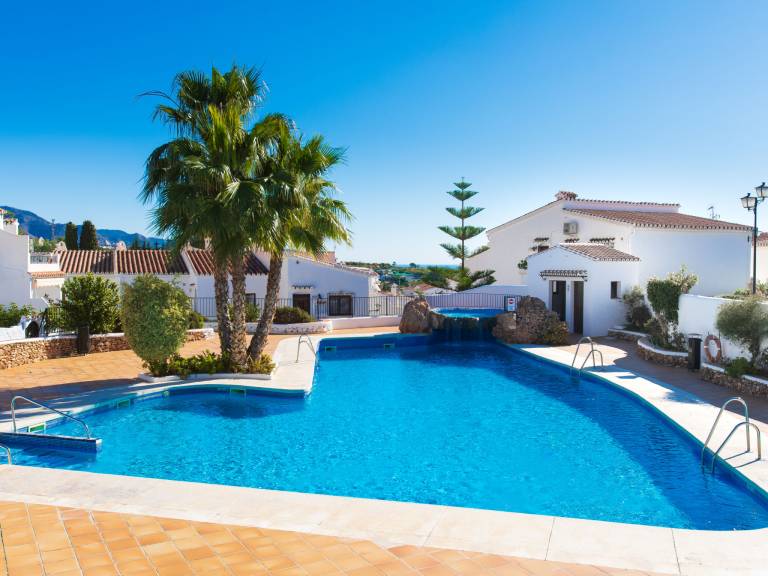 Vacation home with pool, garden & terrace | Sea view | Perfect for remote work | Pets are welcome — photo 4