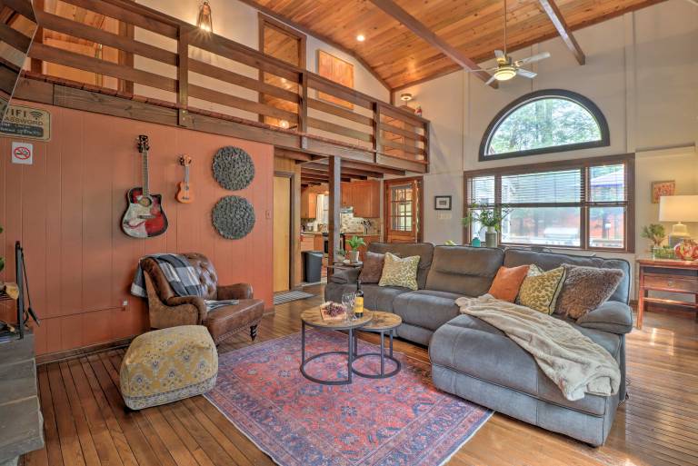Deck & Fire Pit: Cozy Pocono Mountain Home — photo 5