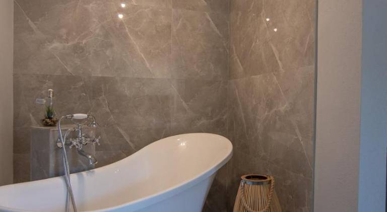 Georgianna's suite with private pool, 'greysuite' — photo 4