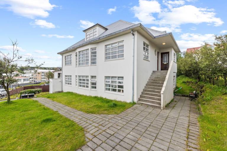 Apartament  Hvaleyri