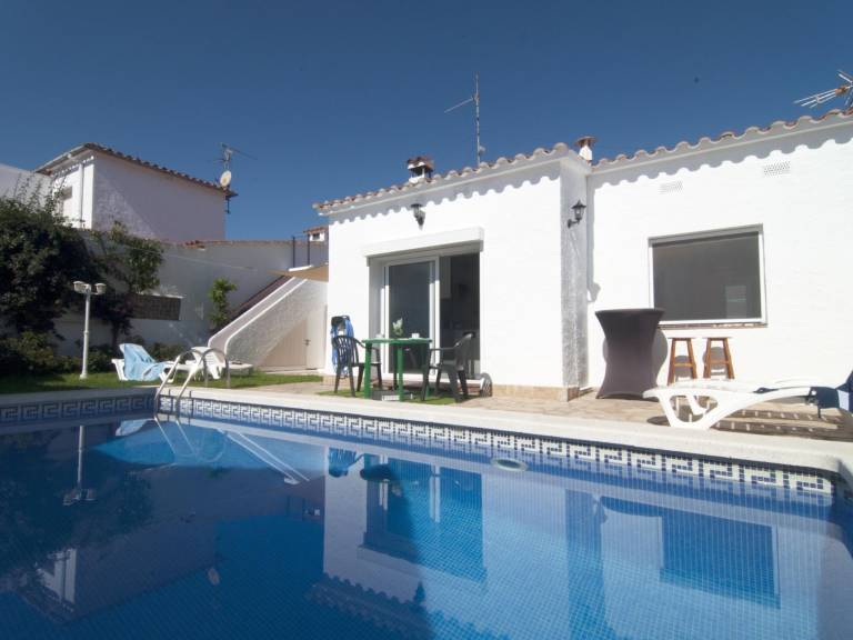 Villa with private pool & barbecue — photo 2
