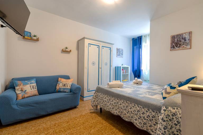 Holiday apartment with 2 rooms for 6 persons — photo 2