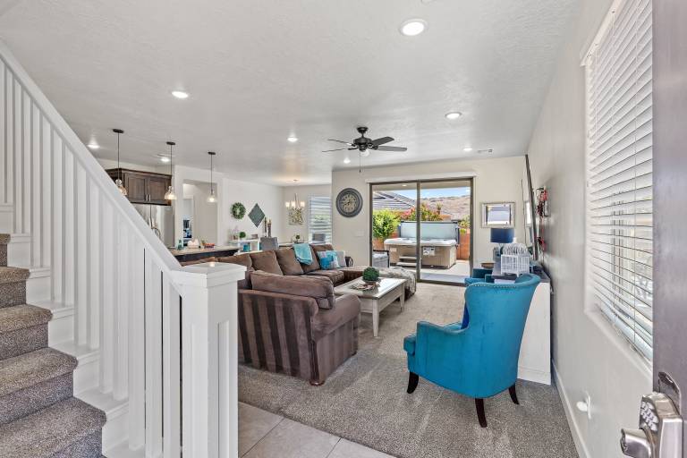 Child-friendly vacation home with private pool, grill & jacuzzi | Mountain view | Dogs allowed — photo 3