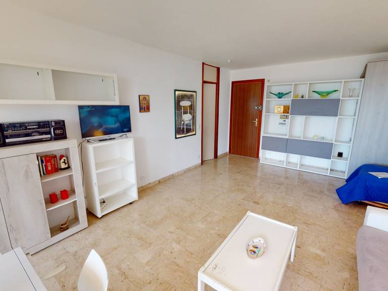 Spacious studio in Menton with large terrace and garage — photo 4