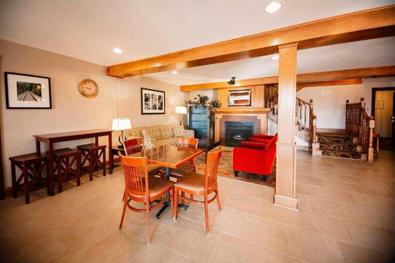 Travelodge Suites by Wyndham Regina / Eastgate Bay — photo 4