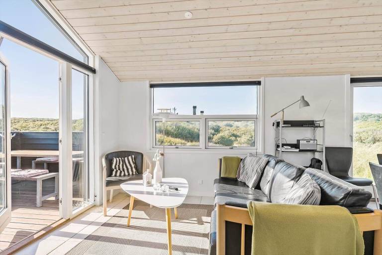 Beautiful vacation home with terrace | Beach nearby | Pets are welcome — photo 2