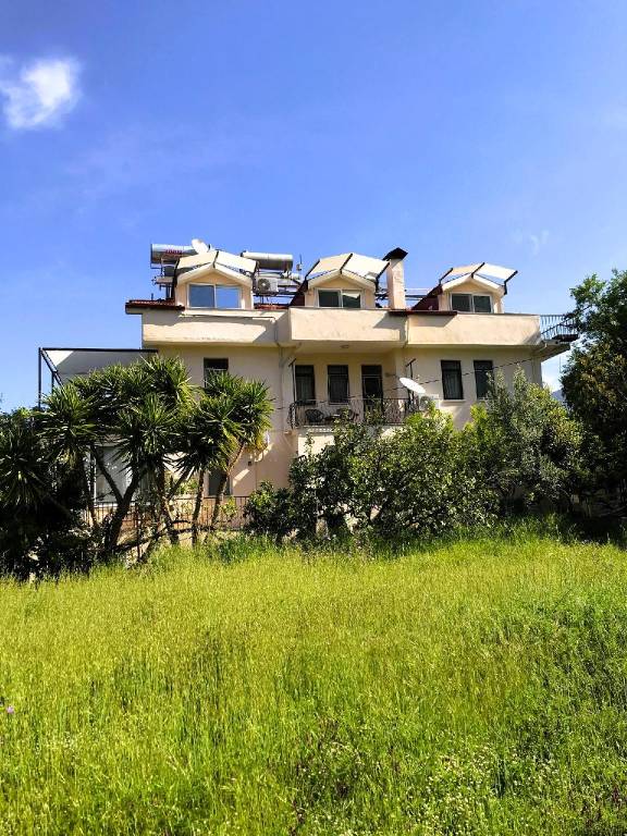House with yard & patio in Mugla