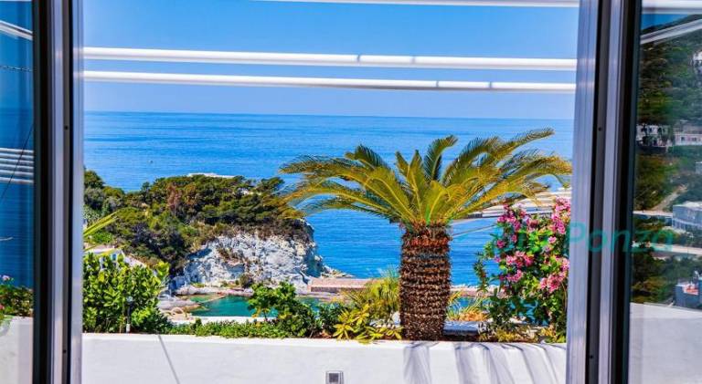 House with 2 rooms for 4 persons in Ponza