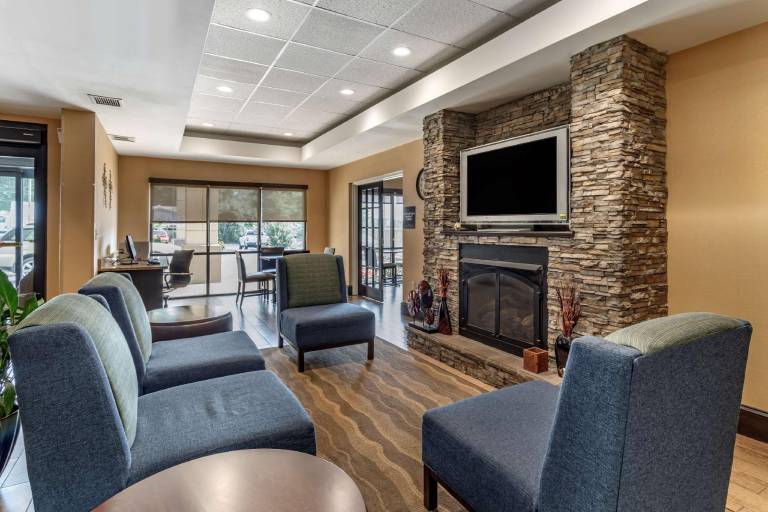 Comfort Inn Biltmore West — photo 2