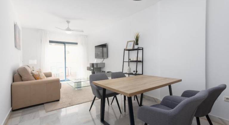 Apartment with pool — photo 3
