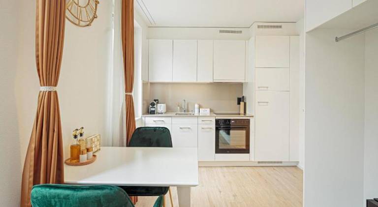 Serviced apartment with patio — photo 4