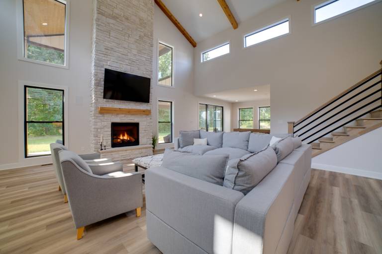 Kouts Home: High-End Retreat in Secluded Setting — photo 4