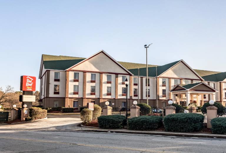 Red Roof PLUS & Suites Atlanta Airport South in College Park, GA