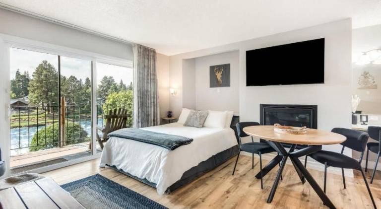 Charming vacation home with pool | Pets allowed in Bend, OR