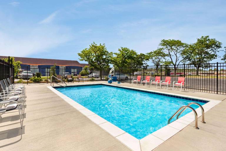 Super 8 By Wyndham Lenexa Overland Park Area — photo 3