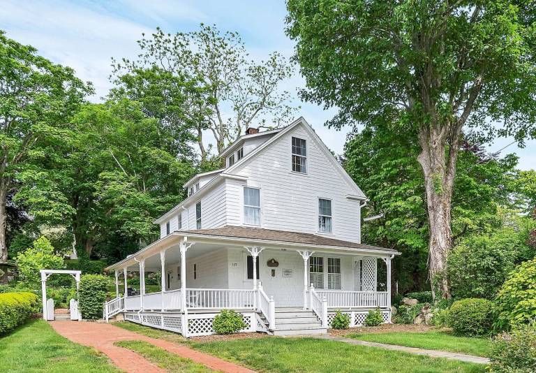 House  Old Mystic