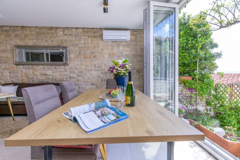 Fully equipped holiday apartment with terrace | Sea view | Next to the beach | Pet-friendly — photo 3