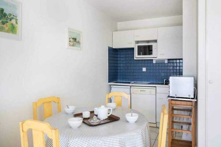 Holiday apartment with pool & yard — photo 4