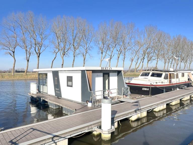 Hausboot mit Terrasse und atemberaubend Aussicht