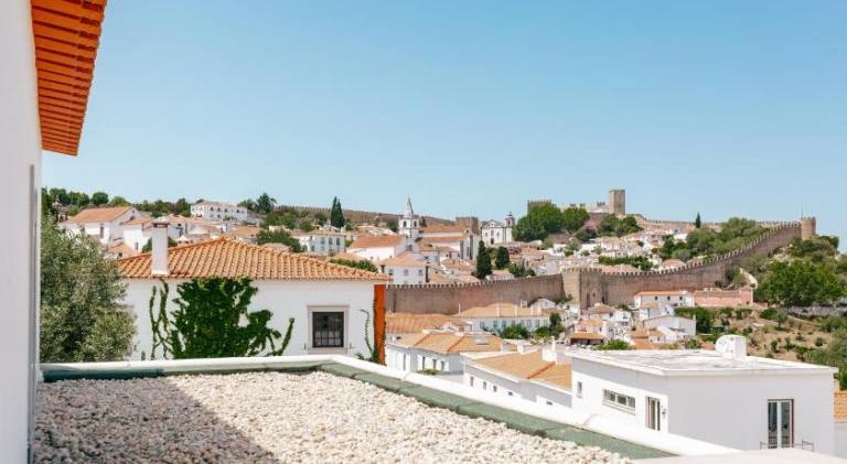 House with yard & terrace in Óbidos