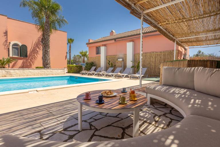 Fully equipped beautiful villa with grill, yard & private pool | Dogs allowed — photo 2