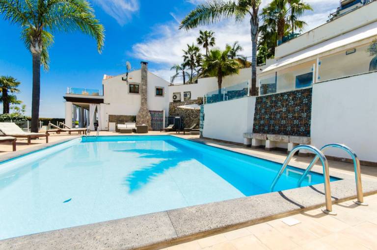 Family-friendly villa with private pool, patio & garden | Pet-friendly — photo 2