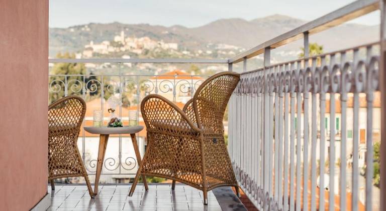 Apartment with terrace & yard — photo 4