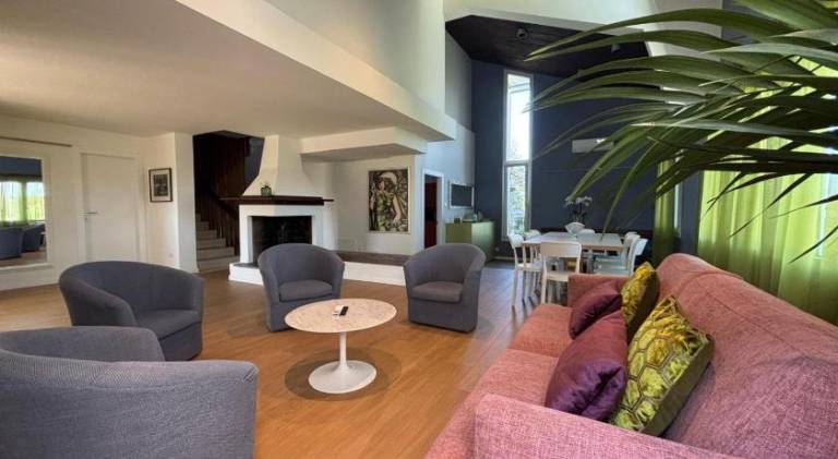 Villa with pool — photo 3