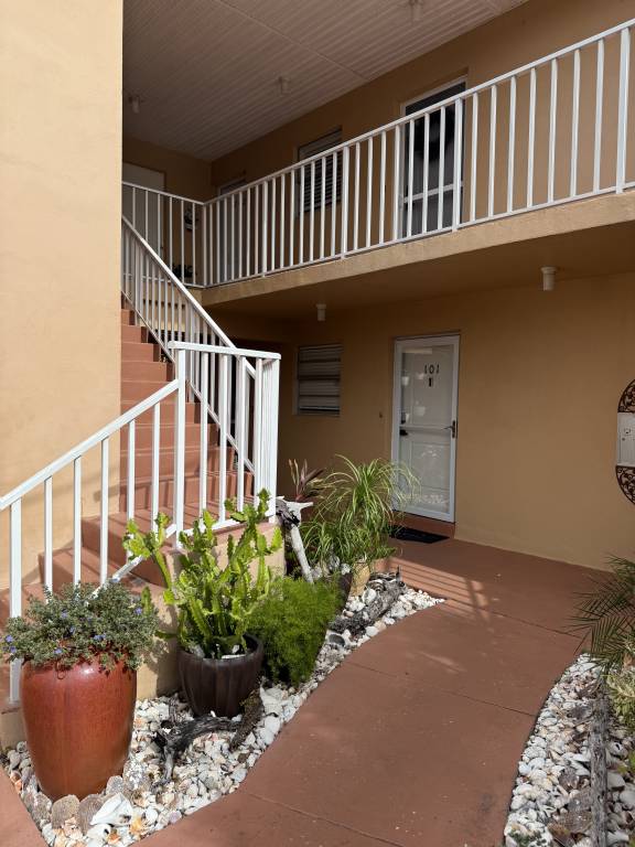 Naples Bay Clam Diggers_ Waterfront Condo with Private Boat Dock — photo 4
