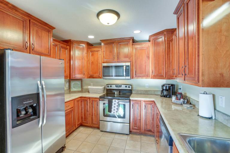 Large Clarksville Family Home  4 Mi to Speedway! — photo 2