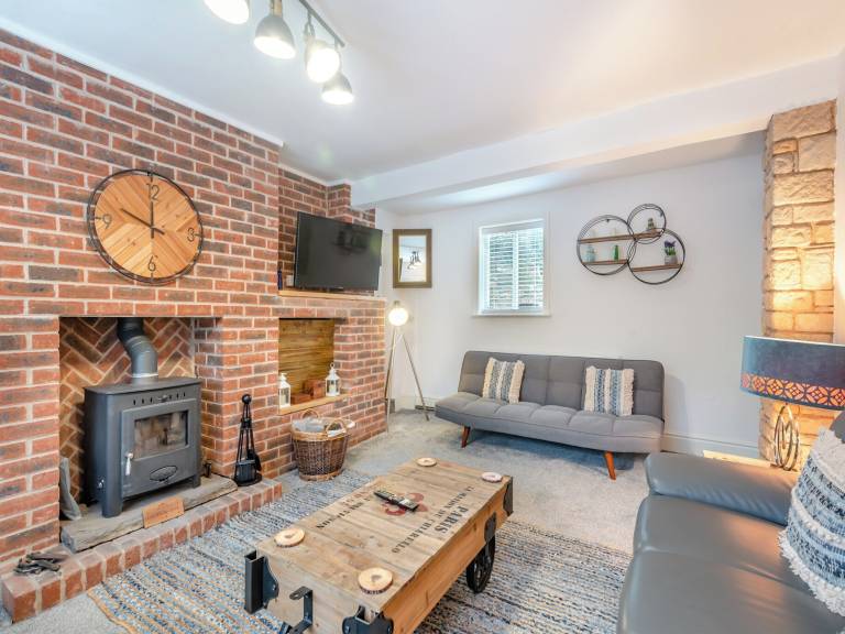 Cabin  West Drayton