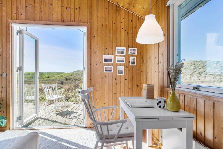 Vacation home with patio | Close to the beach | Pets allowed — photo 3