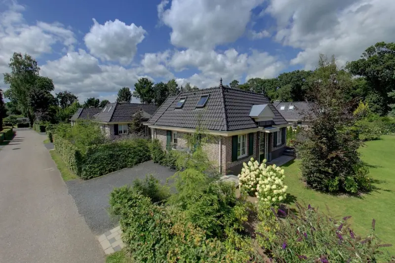 Schöne Villa mit Terrasse, Pool und Garten | Haustierfreundlich