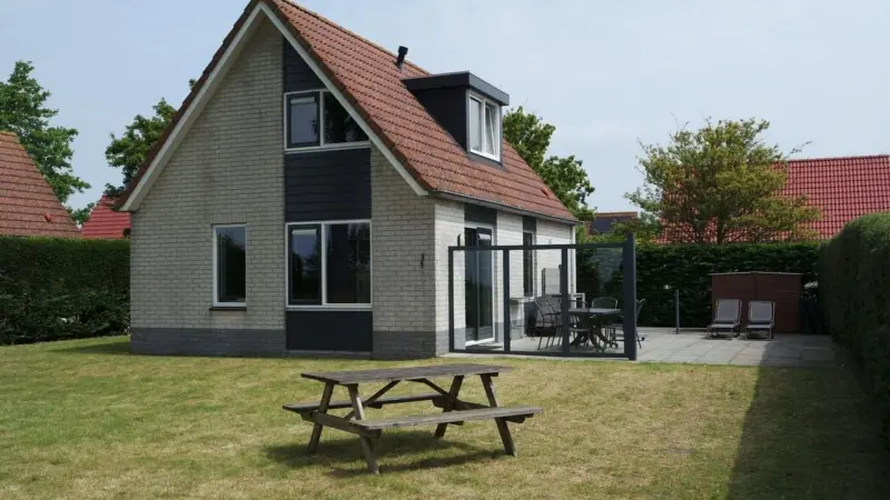Ferienhaus mit Garten und Terrasse