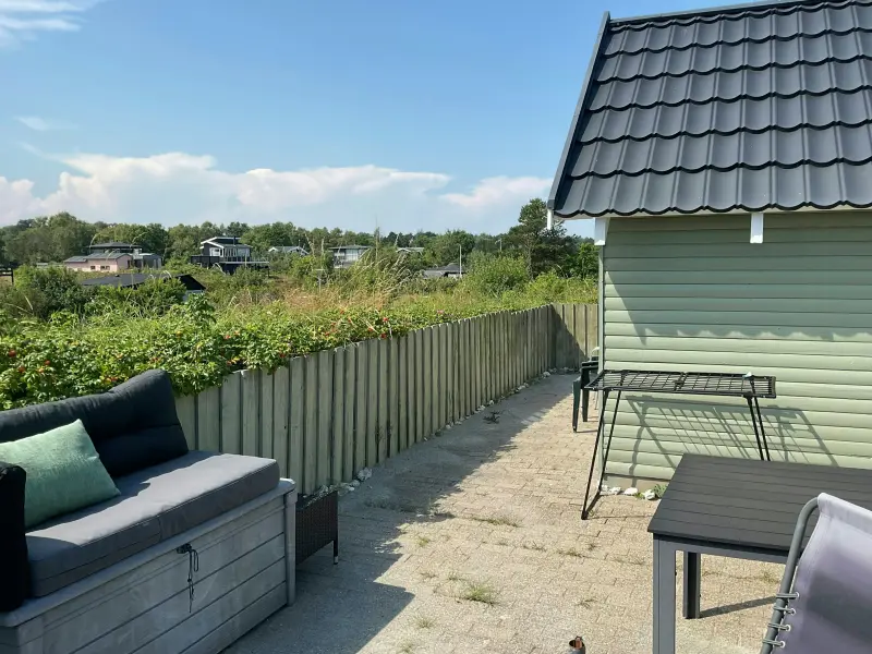 Sommerhus i første klitrække ved Grenå strand