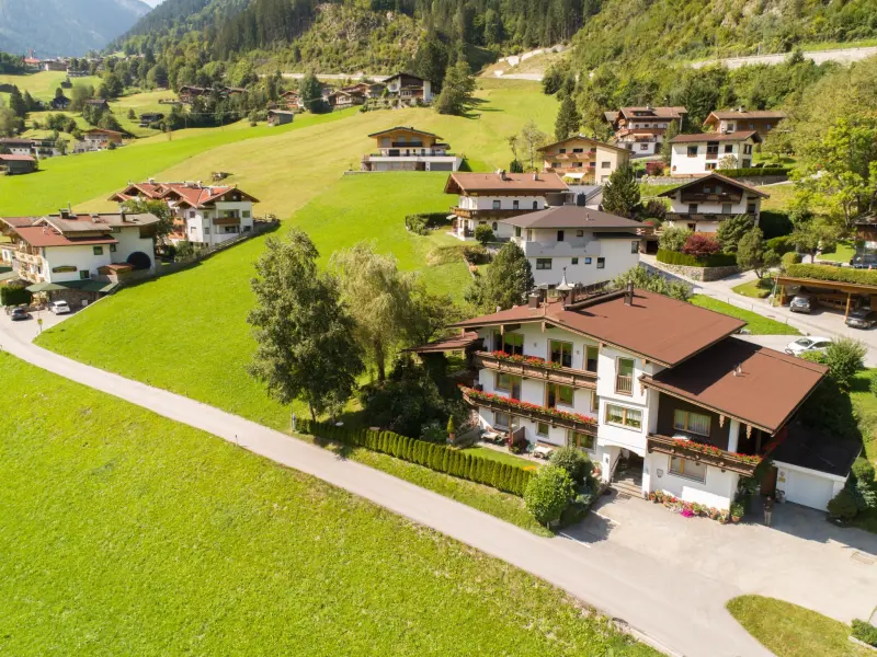 Ferienhaus mit Hund in Finkenberg, Mayrhofen für max. 12 Personen Ferienhaus mit Hund in Finkenberg, Mayrhofen für max. 12 Personen