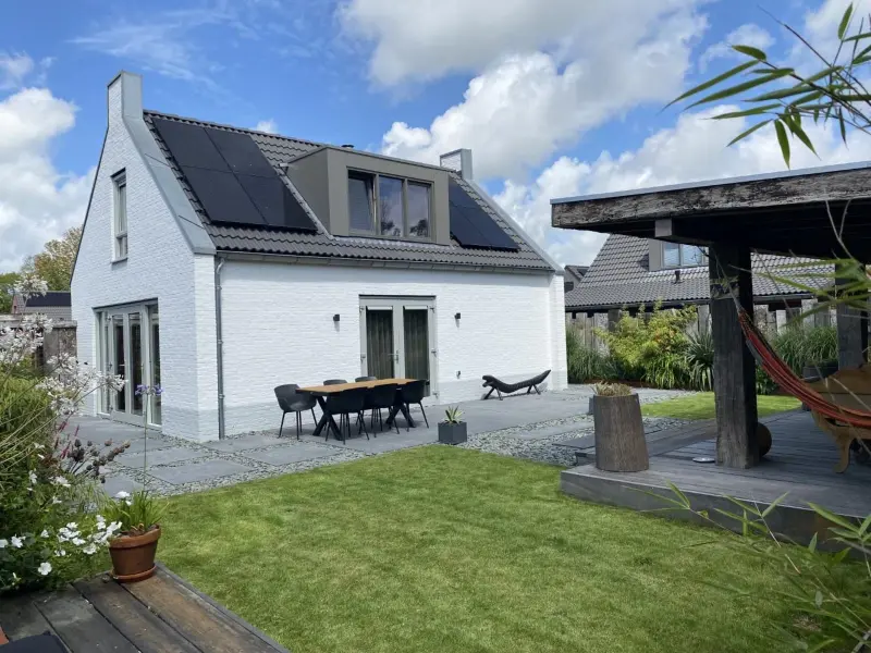 Ferienhaus mit Garten, Pool und Grill