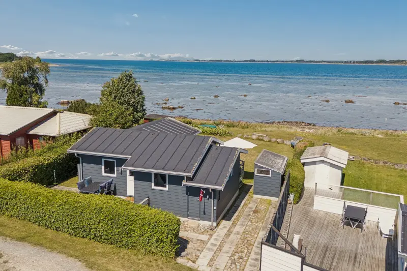Dansk hygge med kun 15 m. fra stranden